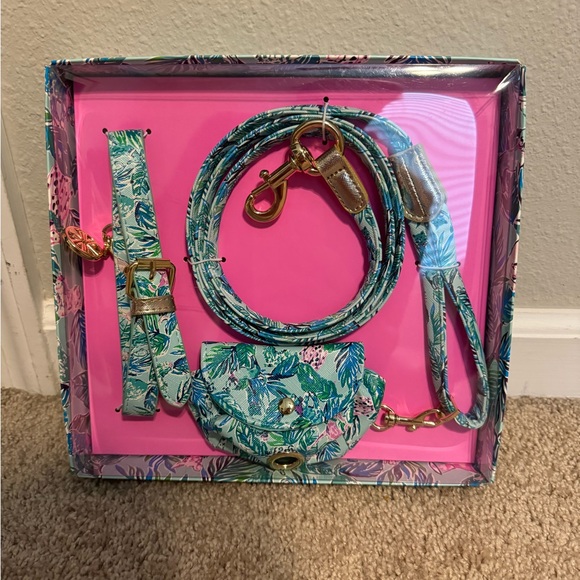 Lily Pulitzer Dog Walk Set - Picture 1 of 2